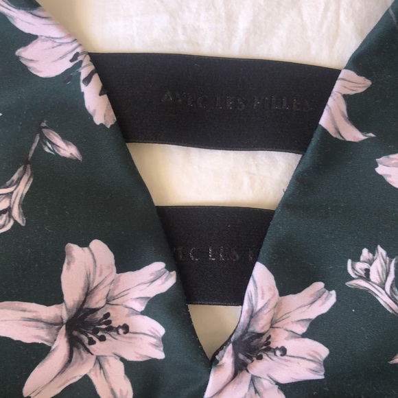 NEW Avec Les Filles Floral Deep-V Sports Bra - Picture 8 of 9